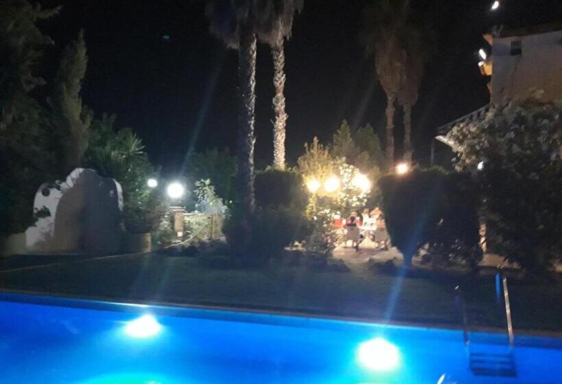 فندق ريفى Restaurante Las Buitreras