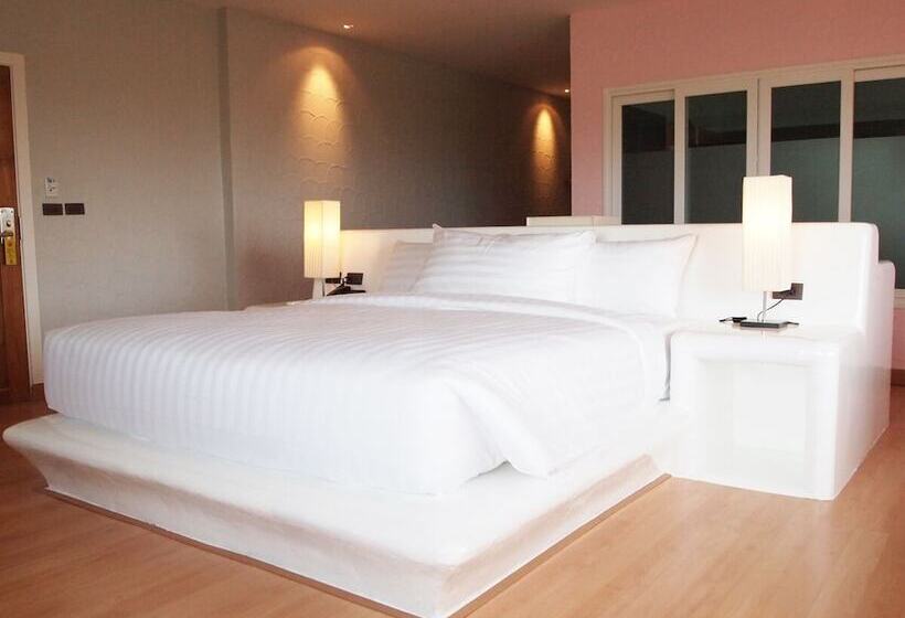 호텔 The Chalet Phuket Resort