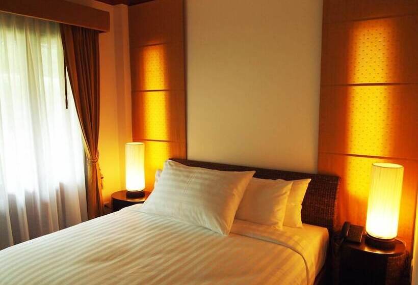 호텔 The Chalet Phuket Resort