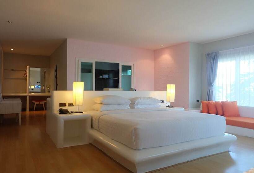 호텔 The Chalet Phuket Resort