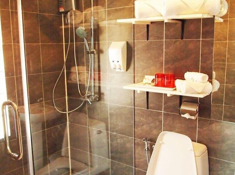 호텔 The Chalet Phuket Resort