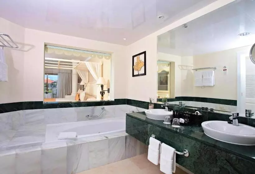 リゾートホテル Bahia Principe Escape Aquamarine - Adults Only - All Inclusive