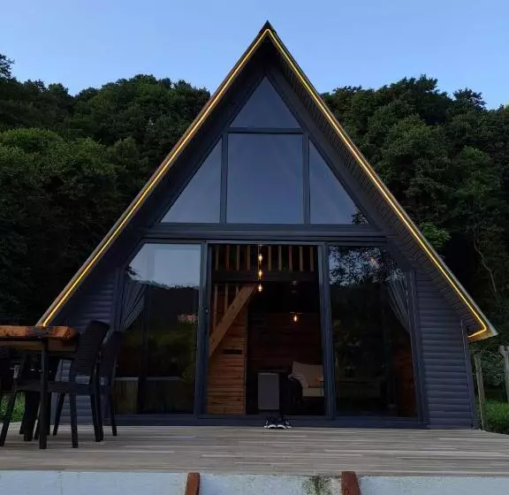 ベッドアンドブレックファースト Tuna Bungalow