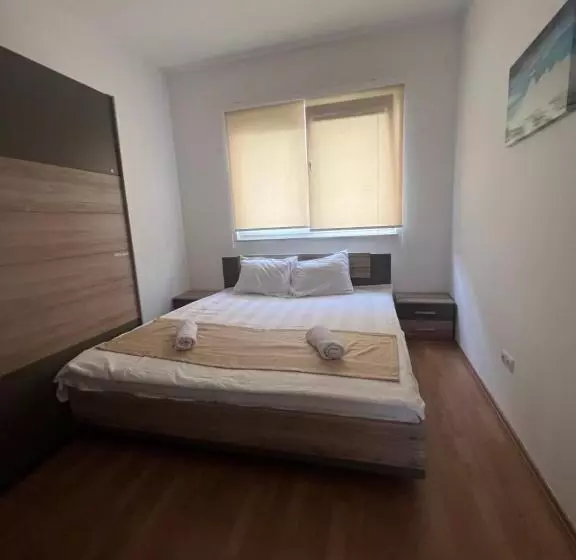 Magnus Aparthotel   Free Parking