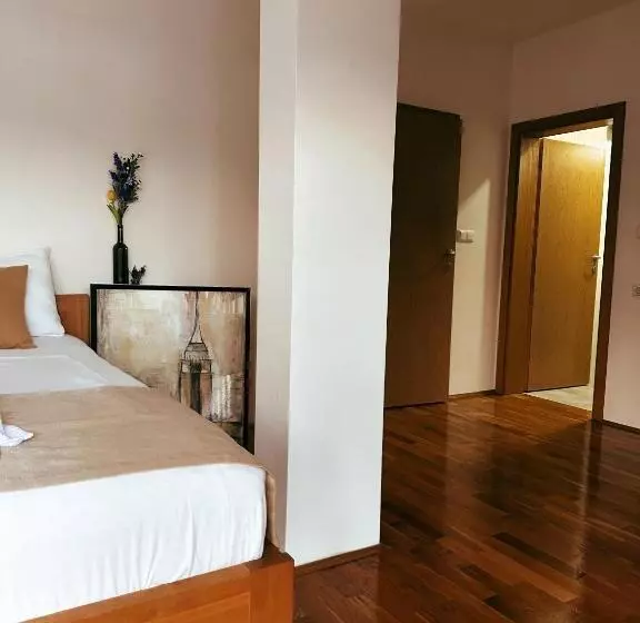 Magnus Aparthotel   Free Parking
