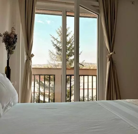 Magnus Aparthotel   Free Parking
