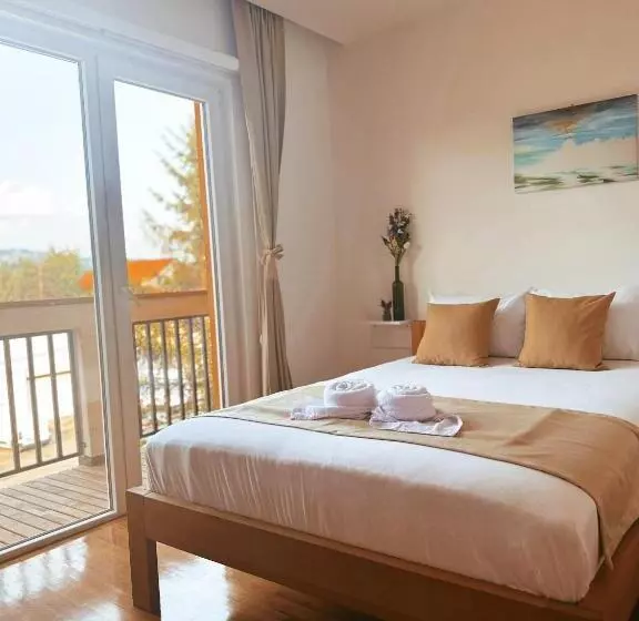 Magnus Aparthotel   Free Parking