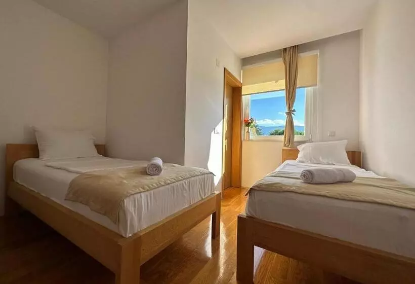 Magnus Aparthotel   Free Parking