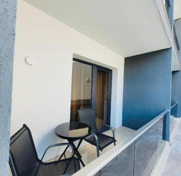 פנסיון Laguna Grey