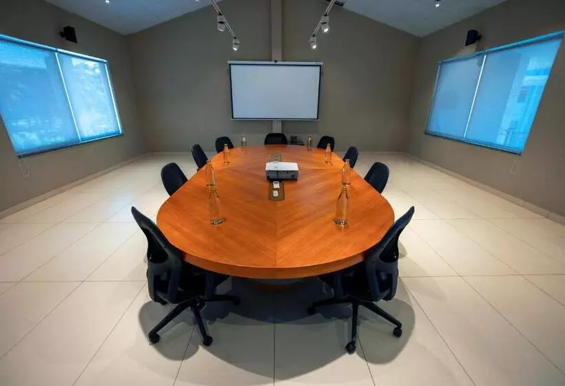 Lomakeskus Kshemavana The Wellness Retreat