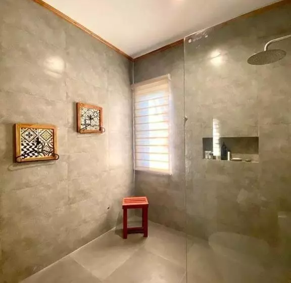 هتل Nidhi And Family Guest House