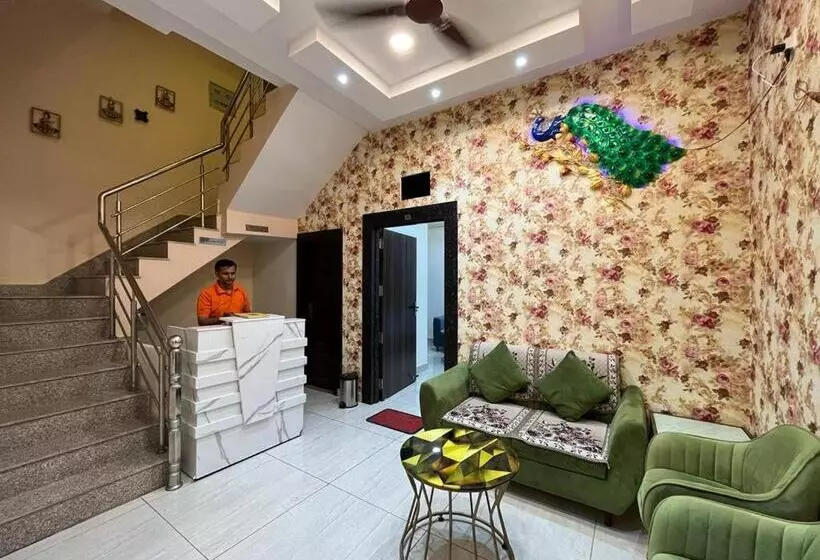 هتل Nidhi And Family Guest House