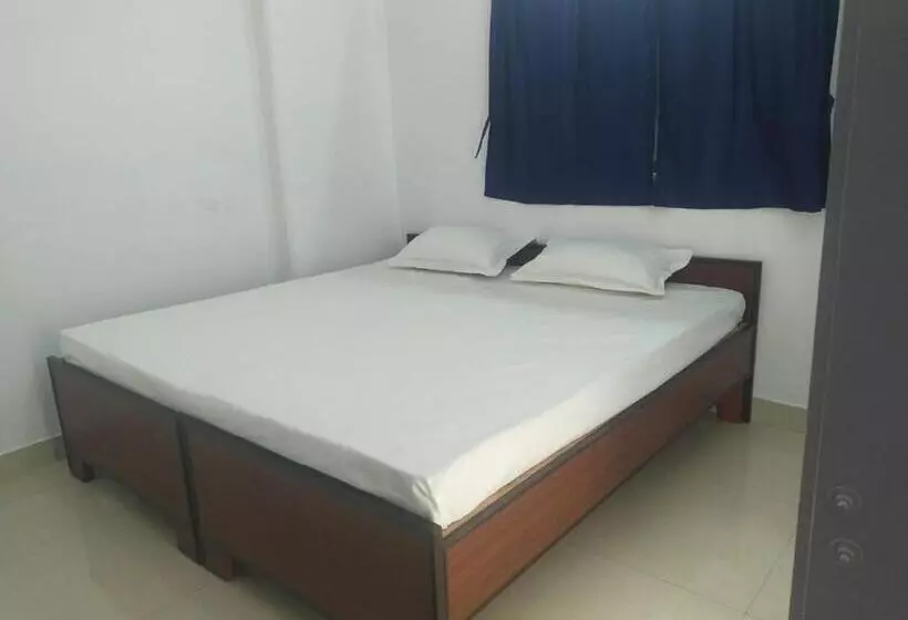هتل Nidhi And Family Guest House