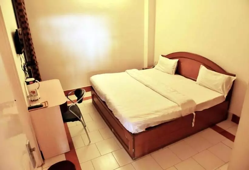 هتل Nidhi And Family Guest House