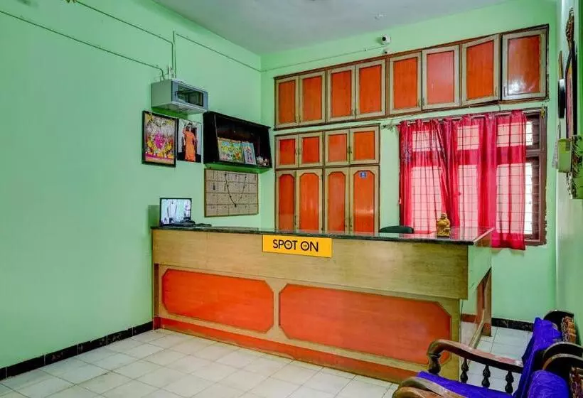 Hotelli Spot On Harsha Varsha Deluxe Lodge