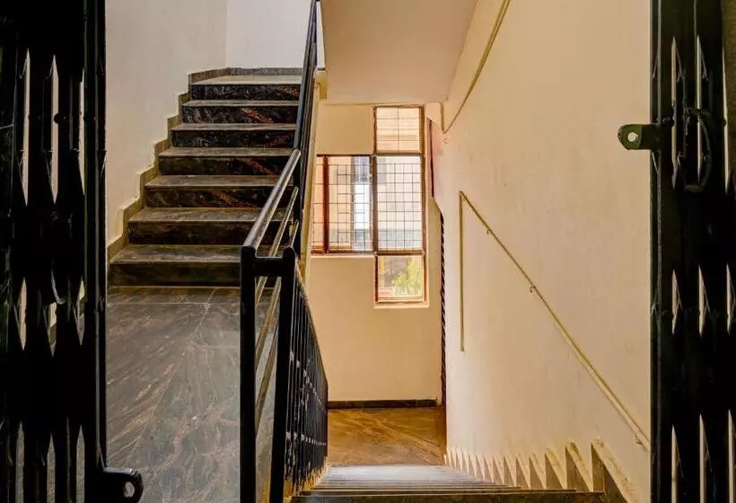 Hotelli Spot On Harsha Varsha Deluxe Lodge