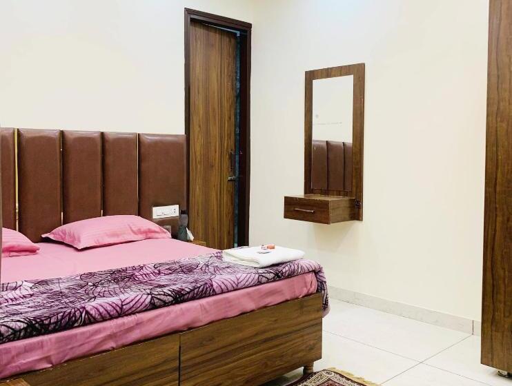 The R Motel Phagwara City    Full Privacy & Security    Family,corporate,couples Favorite