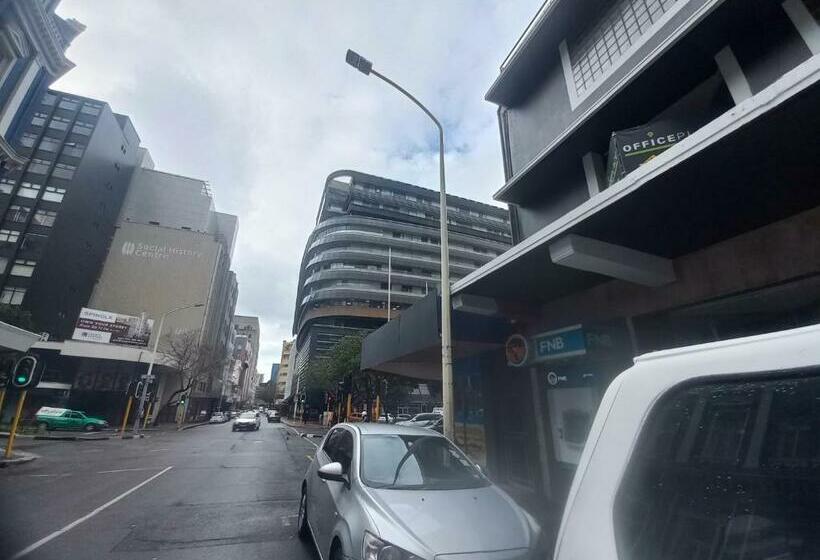 הוסטל Home Away On Plein