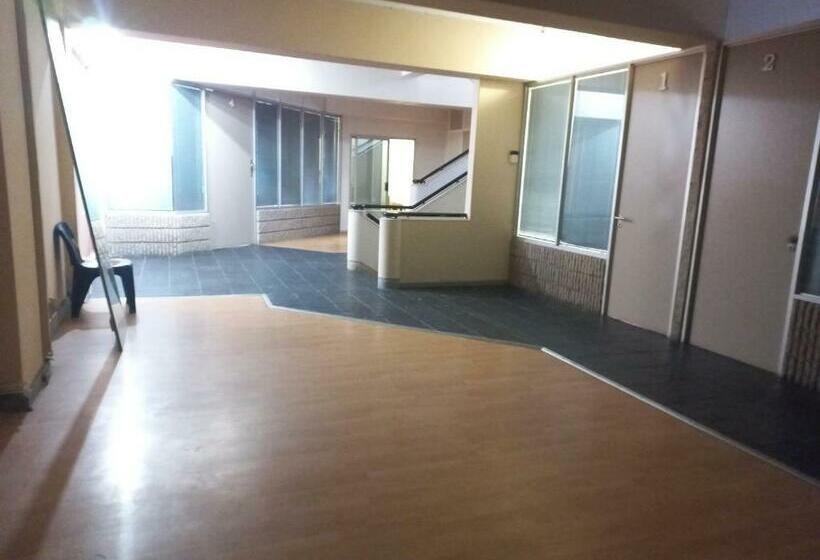 הוסטל Home Away On Plein