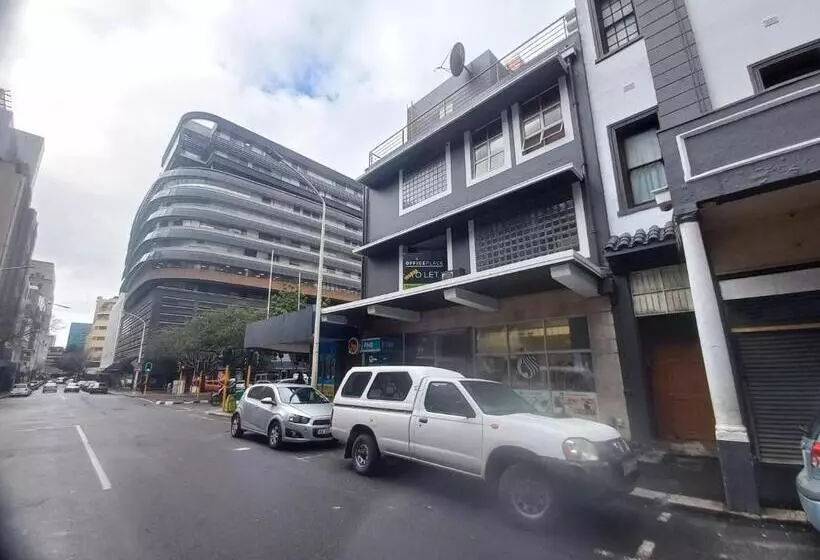 ユースホステル Home Away On Plein