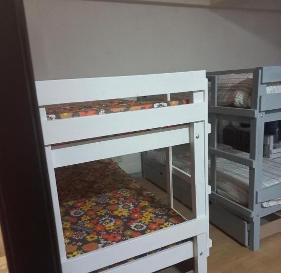 הוסטל Home Away On Plein