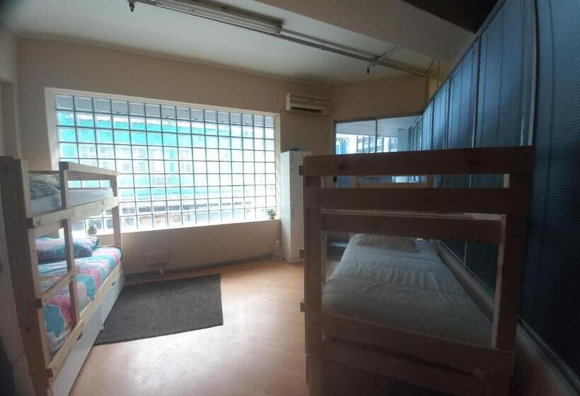 הוסטל Home Away On Plein