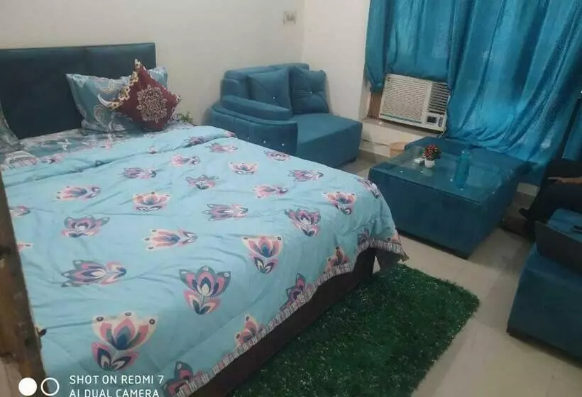 Hotelli Oyo Flagship 8154 Green Golden Guest House