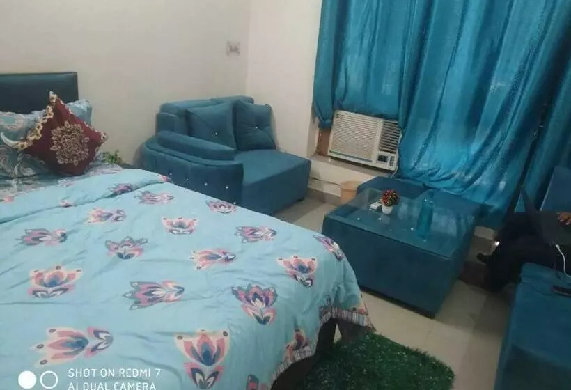 Hotelli Oyo Flagship 8154 Green Golden Guest House