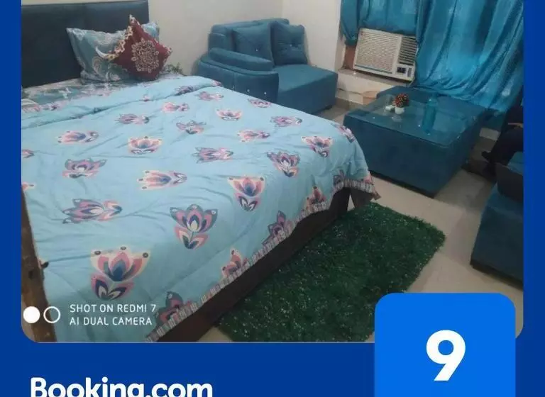 Hotelli Oyo Flagship 8154 Green Golden Guest House