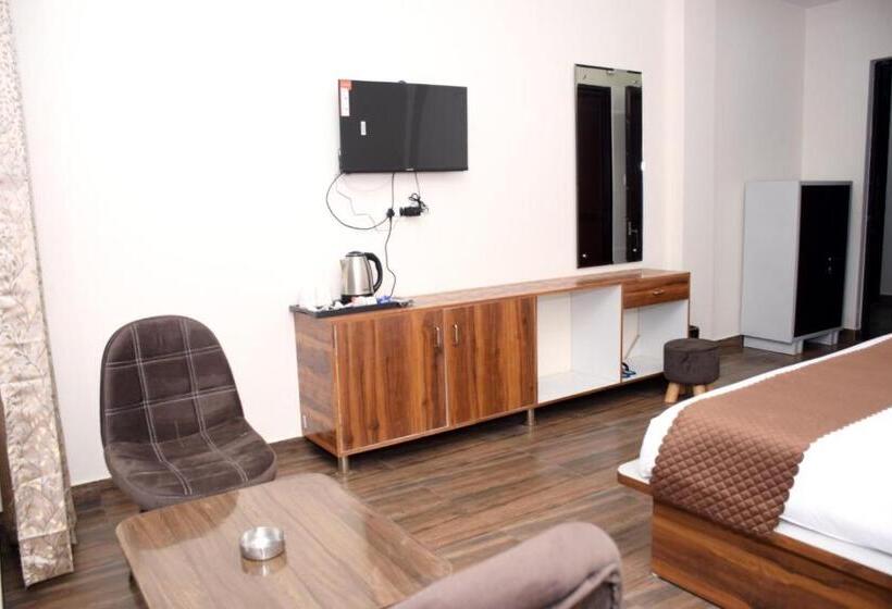 Pensjonat Himalayan Hits Kasauli