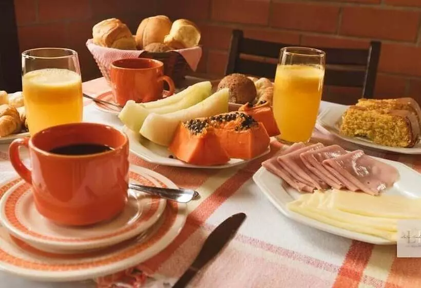 Retkeilymaja Cantinho Família