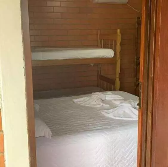 Retkeilymaja Cantinho Família
