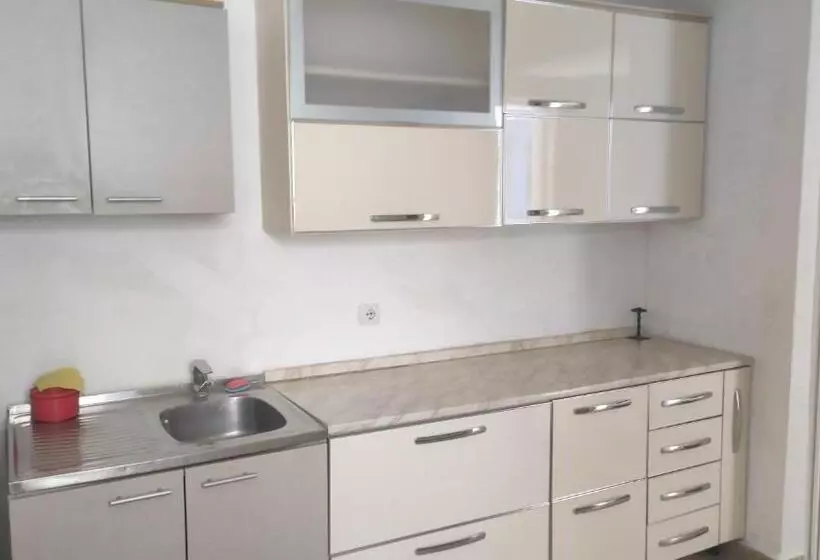 هاستل Maki Apartmani