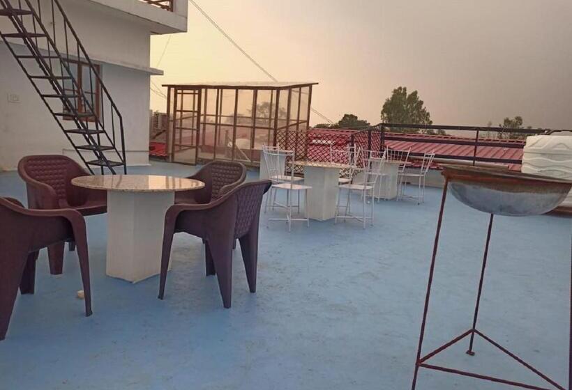 تختخواب و صبحانه Hide And Seek By Stayapart