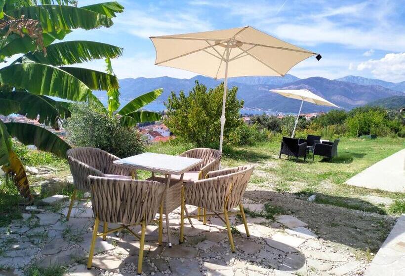 تختخواب و صبحانه Holliday Tivat