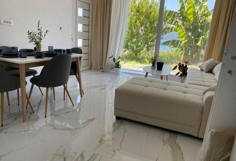 تختخواب و صبحانه Holliday Tivat