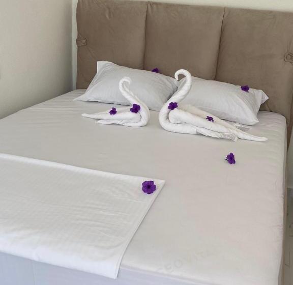 تختخواب و صبحانه Holliday Tivat