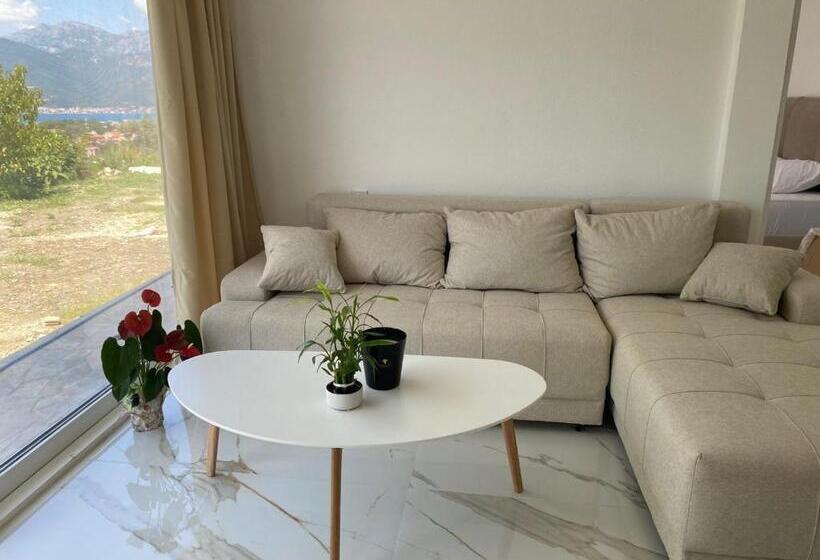 تختخواب و صبحانه Holliday Tivat