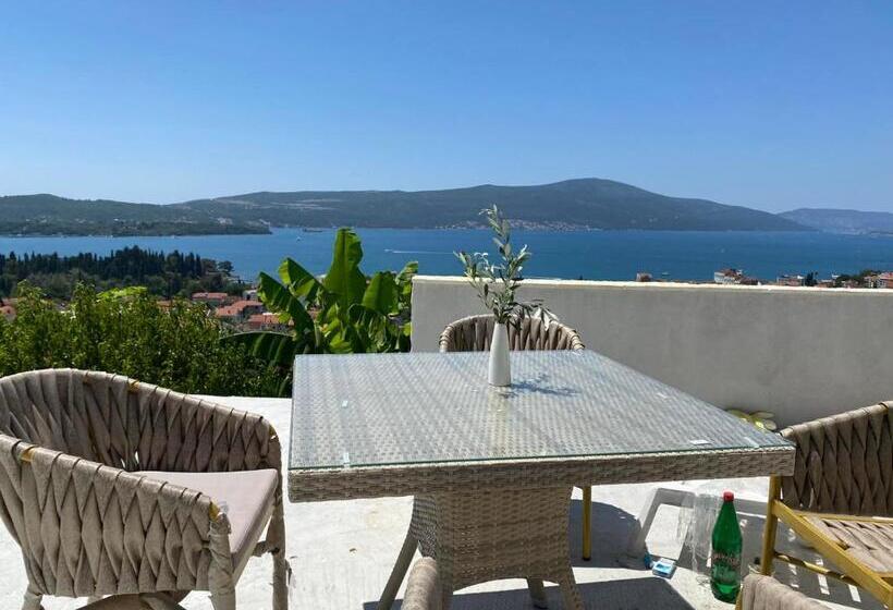 تختخواب و صبحانه Holliday Tivat