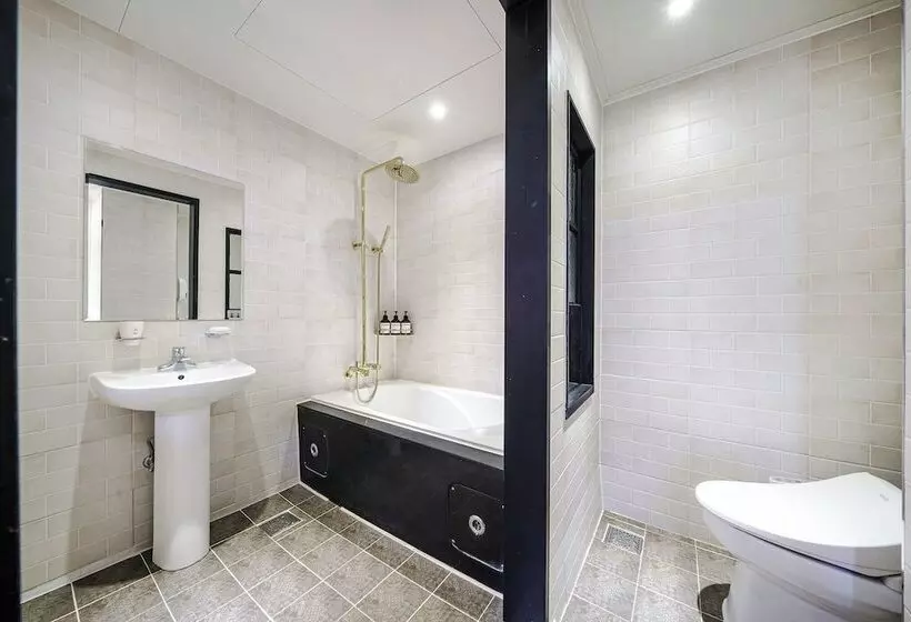 Brown Dot Hotel Angang