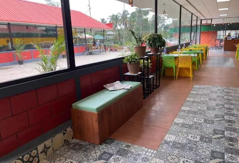 Hotelli Tcs Rooms Ezhilode Payyanur