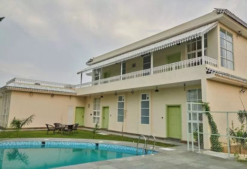 ホテル Free Birds Bungalow