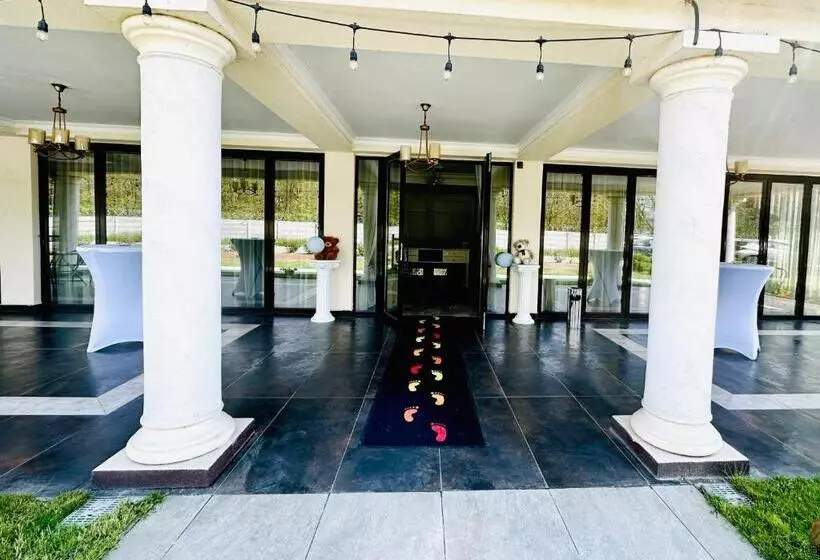 ホテル Pensiunea Cristal