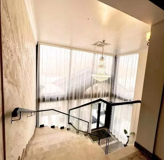 ホテル Pensiunea Cristal