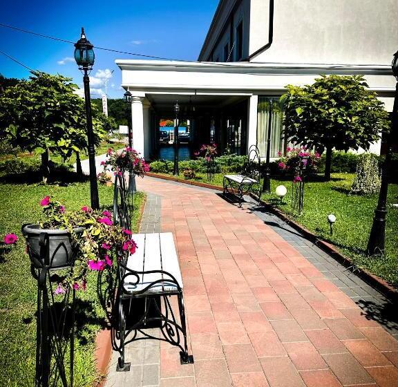 Отель Pensiunea Cristal