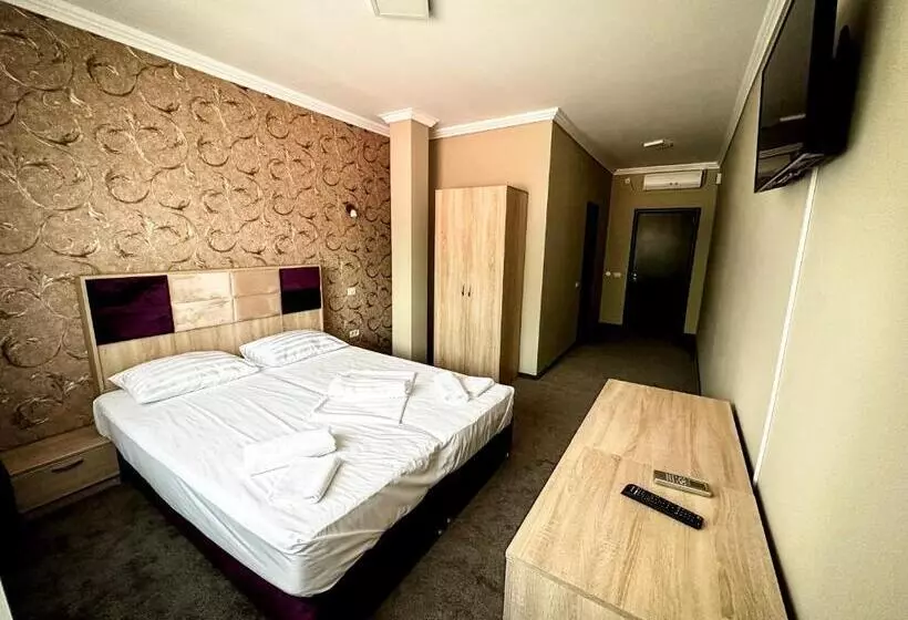 ホテル Pensiunea Cristal