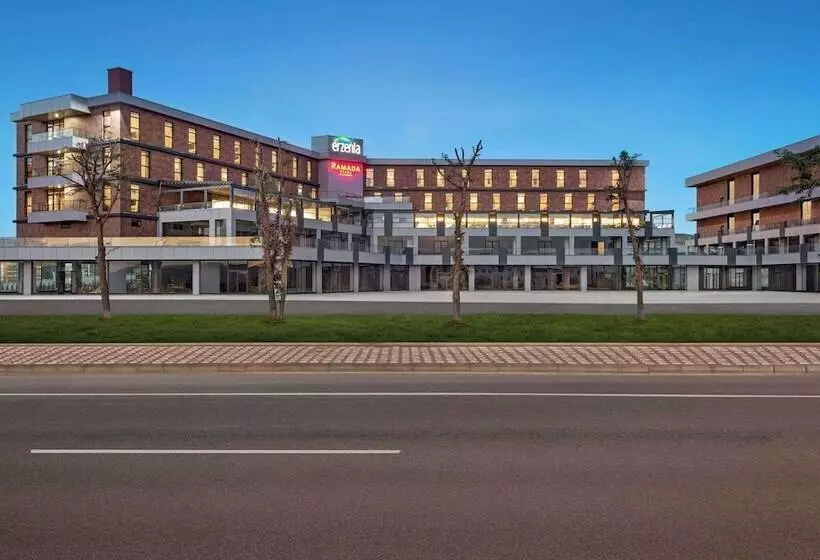 ホテル Ramada Plaza By Wyndham Batman