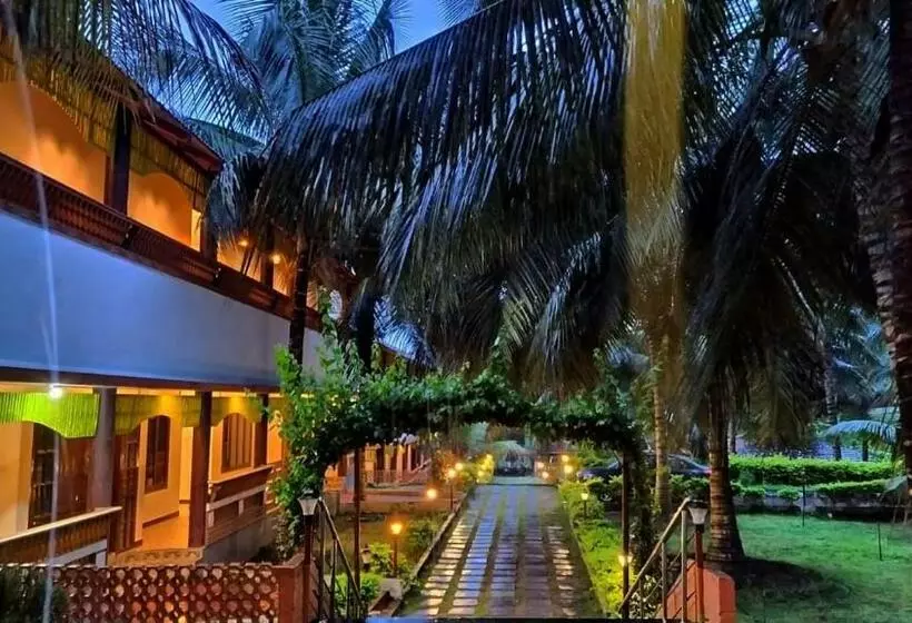 Hotelli Thiruchitrambalam Palace Resort