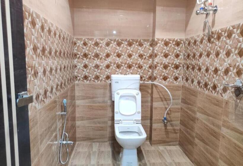 ホテル Vaishnavi Near Baba Dham Temple