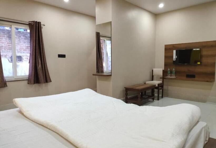 ホテル Vaishnavi Near Baba Dham Temple